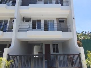 House and Lot for Sale in Merville Village Parañaque | 3-4BR Townhouse-AP