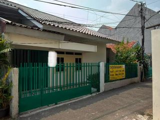 DISEWAKAN RUMAH Kebayoran Baru-Jakarta Selatan