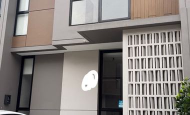 DIJUAL CEPAT – RUMAH FULL FURNISH DI SUMMARECON CROWN GADING, BEKASI