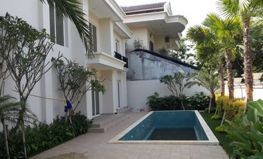 Rumah Hoek Giriloka 2 BSD Dengan Private Pool, Lokasi Strategis Dekat CBD BSD