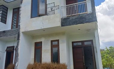 RUMAH 2 LANTAI DI KAWASAN PERUMAHAN TAMAN JIMBARAN DEKAT CAFFE & RS