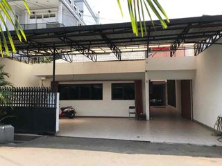 Dijual rumah komersial strategis di keagungan jakarta barat