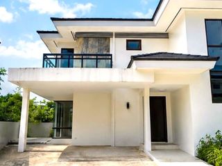 3-Bedroom plus 1-maid's room and 2-car parking unfurnished House for Rent in Pristina North, Bacayan, Cebu City