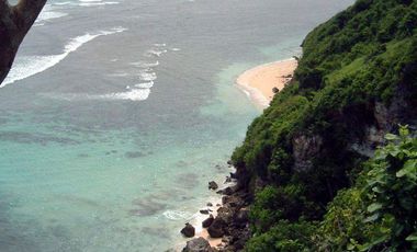 Lahan Los Tebing dengan Akses Pribadi Menuju Pantai Green Bowl