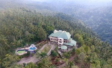 TANAH & BANGUNAN LUAS 2,6 HEKTAR DI SELEMADEG TABANAN – POTENSIAL UNTUK HOTEL / VILLA