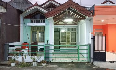 Rumah standard di komplek Taman Harapan Baru  Bekasi