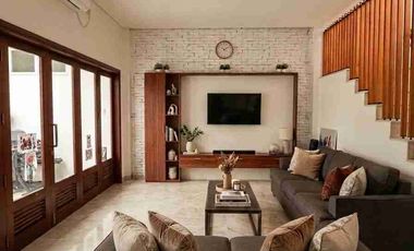 RUMAH MODERN & LUXURY DALAM KOMPLEK SANUR