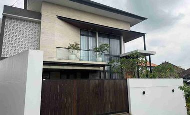 RUMAH MEWAH TUNJUNG TUTUR VIEW SAWAH
JUAL RUMAH SEMI VILLA MODERN MINIMALIS 
LOKASI AREA JALAN TUNJUNG TUTUR PAGUYANGAN DENPASAR UTARA