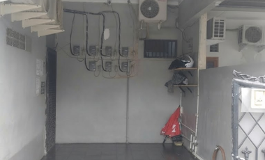 Investasi Praktis! Rumah Kost 1,5 Lantai Pulo Gebang Permai – 8 Kamar Full AC (4 Kamar Mandi Dalam) + SHM