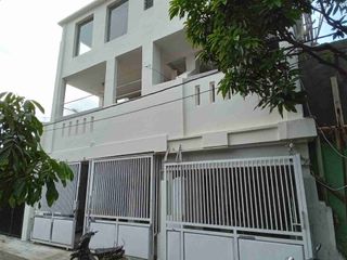Dijual atau disewakan rumah 4 lantai di kota Pekalongan