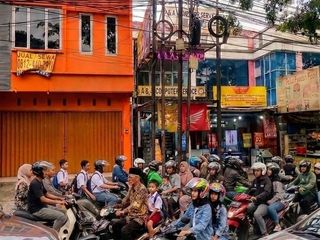 Lapak Emas Ciomas Batas Kota: Sewa Teras Ruko Super Padat untuk Booth Nescafe & Bisnis Menjanjikan