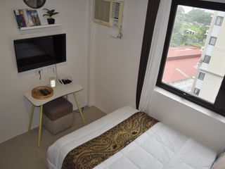 Studio Unit in Persimmon