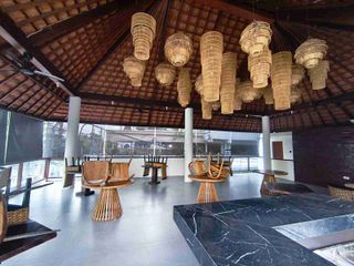 Disewakan Bangunan Resto Jalan Kartika Plaza Kuta, 2,5 Lantai, Listrik 23.000 Watt