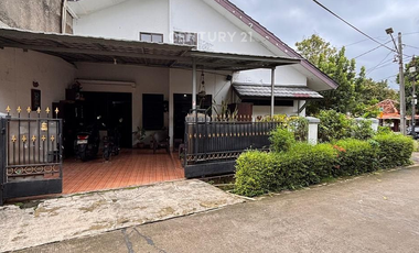 Posisi Hoek Asri Depan Taman, Rumah 1 Lantai di Bukit Pamulang ND-19078