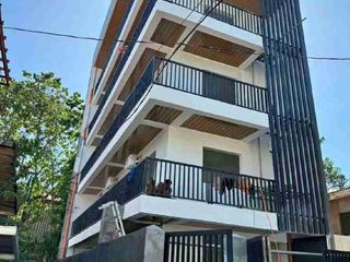 5 storey commercial apartment building wit dolar and deep well in Urgello, Sambag, Cebu City