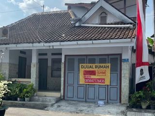 DIJUAL RUMAH BESAR 3 LANTAI, 8 KAMAR – KOTA BLITAR