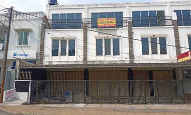 dijual Ruko Gandeng 3 Ruko, 3 lantai. Perumnas Klender, Jaktim