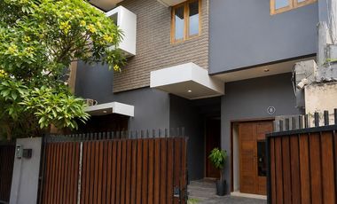 Dijual Rumah di Kawasan Jaksel Dengan bangunan 1,5 Lantai Siap Huni ND-18599