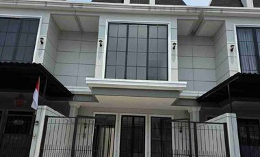 RUMAH 2 LANTAI DI CASA VARYA JAKARTA BARAT