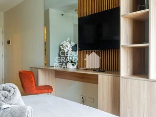 Breathtaking Views from this Spectacular City Studio