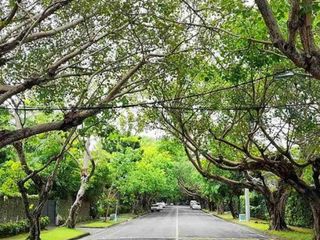 FORBES PARK VILLAGE MAKATI HOUSE FOR SALE