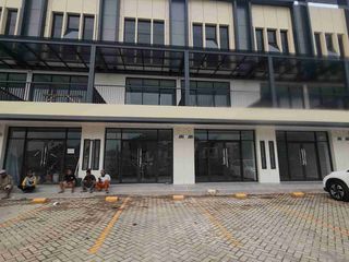 Di sewakan Ruko baru depan alun alun bintaro