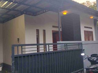 Dijual rumah minimalis second rasa baru habis di servis lokasi dalung permai Selatan pompa bensin