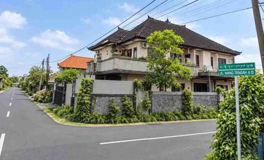 JUAL RUMAH JALAN UTAMA BUNG TOMO DEKAT JALAN GATSU BARAT DENPASAR
( KONDISI PERLU RENOVASI)