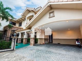 5 Bedroom House with Swimming Pool for Sale in Banilad
