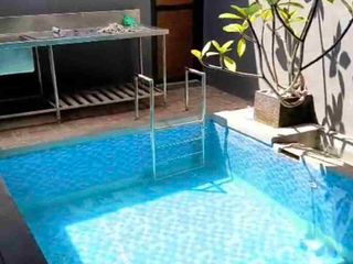 Ada 2 unit disewakan  furnish ada kolam renang