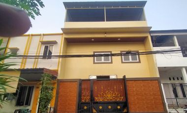 Dijual Rumah 3 Lantai Sunter – Hoek 2 Sisi, Akses Lebar, Harga Rp4,8 Miliar