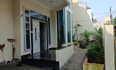 DIJUAL CEPAT RUMAH 2 LANTAI DI KEMANGGISAN JAKARTA BARAT (Dekat Sekolah dan Kampus)