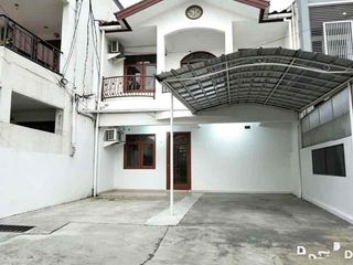 DISEWAKAN MURAH RUMAH DI PONDOK INDAH SELANGKAH KE PIM