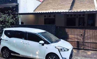 Di jual rumah dalam perumahan cluster bagus nyaman aman tenang di lokasi jln akasia Ciledug Tangerang kota