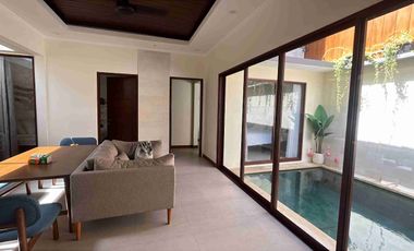 DIJUAL RUMAH SEMI VILLA 2BR DI KOMPLEK PERUMAHAN UNGASAN ADA POOL, FULLY FURNISHED SIAP HUNI