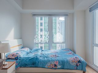 Serene High Rise Condo with Skyline Views and Comfort