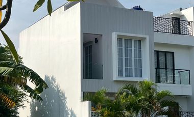Siap Huni Full Furnished, Rumah Berorientasi Selatan di Ciputat JS-19082