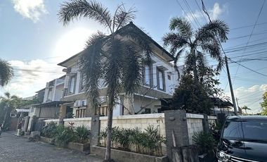 Dijual Rumah Mewah Hook 2 Lantai di Kawasan Elite Denpasar Selatan.