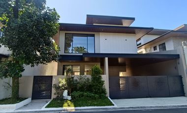 3 Storey Residential House and Lot for Sale in BF Homes Paranaque 3 Carport 5 Bedrooms - JB