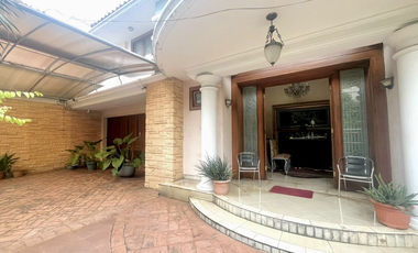 Dijual Rumah Mewah Luas 3 Lantai Semi Furnished Ada Swimming Pool Lokasi Strategis Dekat Stasiun Pondok Ranji di Sektor 1 Bintaro Rn 18187