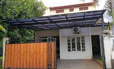Halaman Lapang & Area Parkir Luas, Rumah 2 Lantai di Graha Bintaro DM-17805