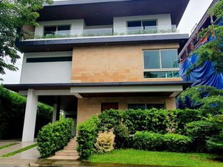 For Rent 6-Bedroom 6BR House  in McKinley West Village
