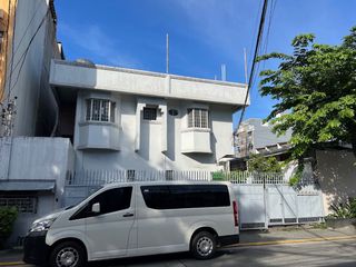 Rental property with 6 doors/units. Each unit has 2 bedrooms and 2 full bathrooms.