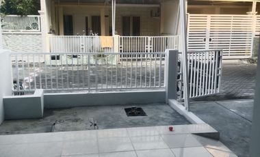 Dijual Rumah Greenlake Wonorejo