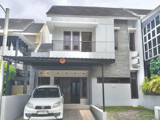 Rumah Nyaman 2 Lantai, 3 Kamar Tidur di Blok O Berbah