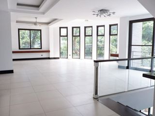 Spacious 5BR House with 2-Car Garage in Bel Air Village - R1825