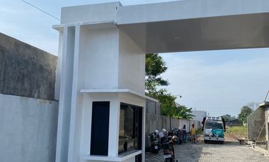 Rumah 2 lantai dengan 4 KT dan 5 KM di solo baru lokasi pinggir jalan raya dalam perumahan cluster elite solo baru dengan harga paling murah