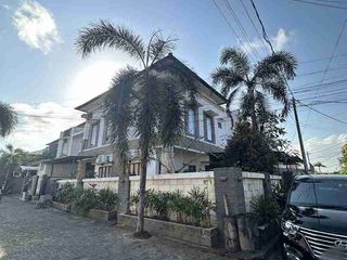 RUMAH KAWASAN ELIT TUKAD BARITO RENON DENPASAR 
LOKASI DEKAT KE GEREJA KATEDRAL MAUPUN LAPANGAN RENON