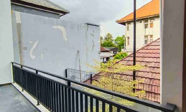 DIJUAL RUMAH LANTAI 3 
LOKASI TUKAD BATANGHARI PANJER DENPASAR SELATAN