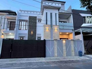 Dijual Rumah Lantai 3 di Kawasan Jalan Ciung Wanara Renon  Denpasar Bali.